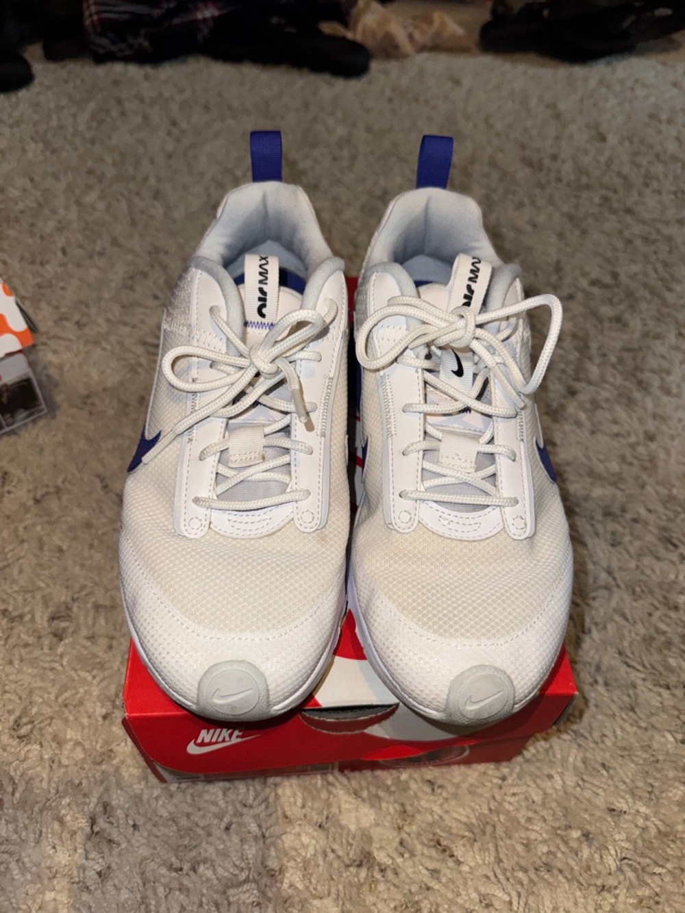 Women’s Nike tennis shoes